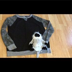 Wanna B Camo Raglan Top 💗 Black & Olive
